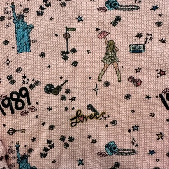 Taylor Swift 1989 Lounge Set - Picture 3 of 6